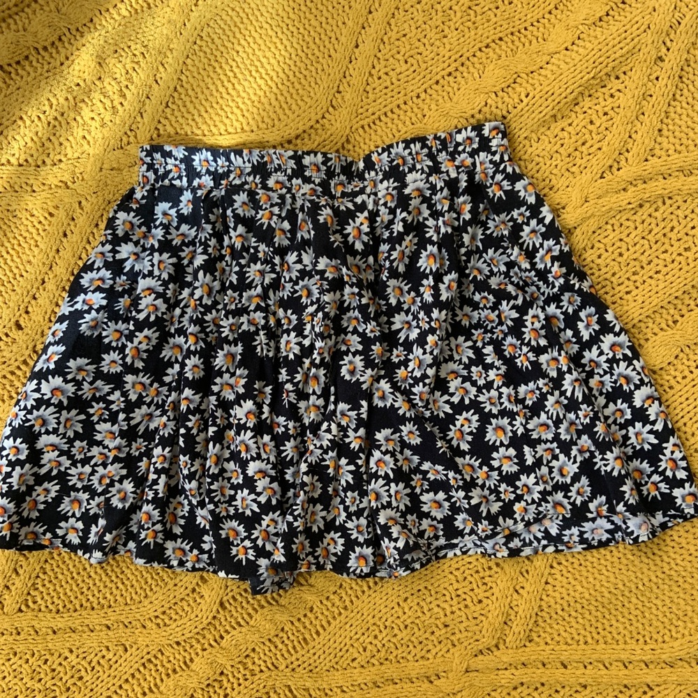 Brandy Melville Daisy Print Skirt